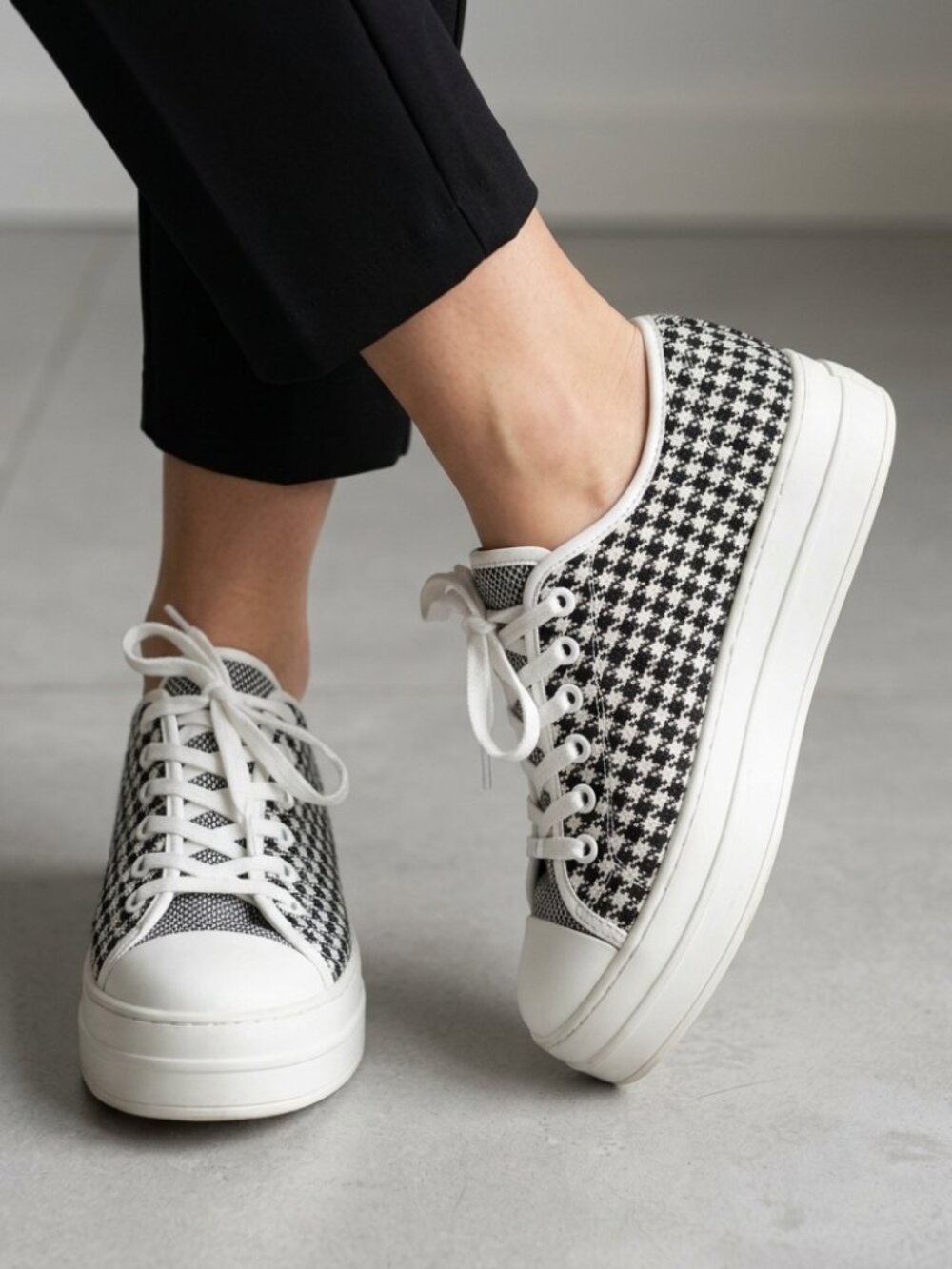 J/Slides Shoes Nate Sneakers Women's Size 8.5 Black Houndstooth Platform Shoes